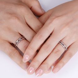 Jeulia Simple Crossover Sterling Silver Band Set